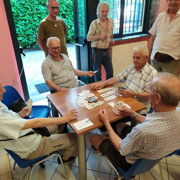 Grugliasco, con &quot;adotta un vicino&quot; il Comune lancia una campagna per aiutare chi è in difficoltà