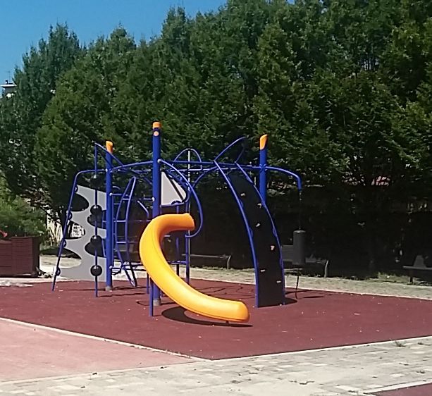 Il Comune di Torino spegne la sigaretta: aree gioco per bimbi vietate ai fumatori. Multe fino a 300 euro