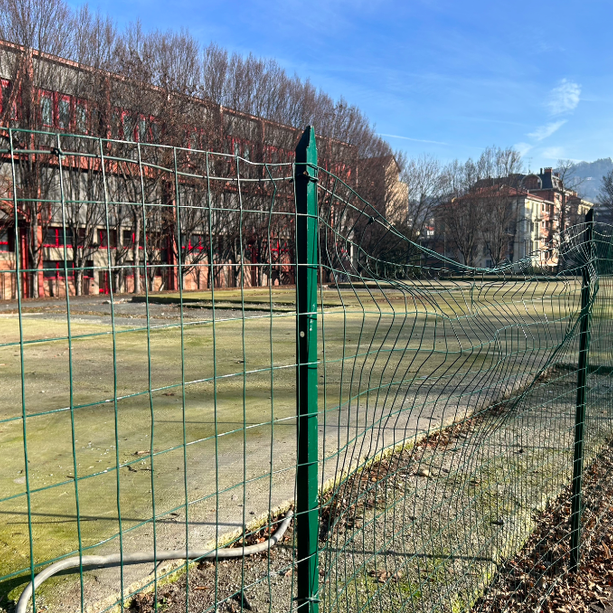 Area Parri: dopo la demolizione della scuola, lo spaccio continua indisturbato [FOTO]