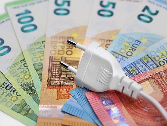 Caro energia, dalla Regione niente bonus per i piemontesi: “Abbiamo miliardi di euro di debiti”