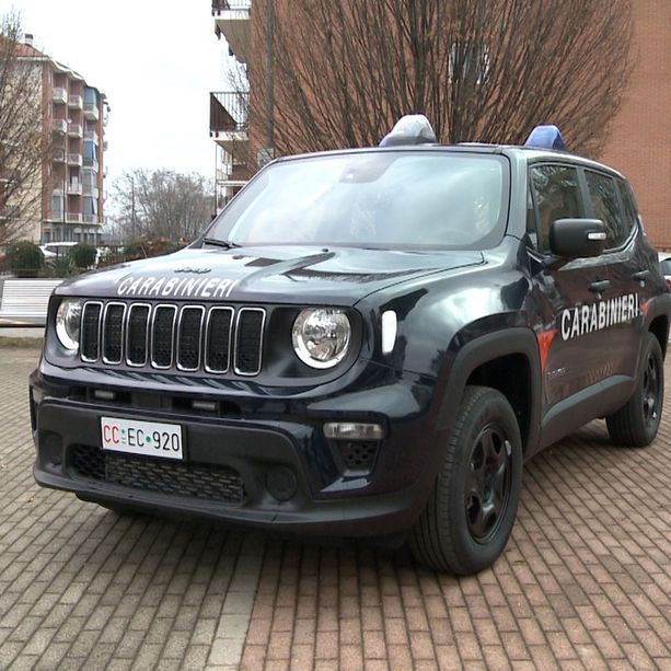 Evade dai domiciliari per aggredire la sua ex, lei scappa in strada e chiama i carabinieri