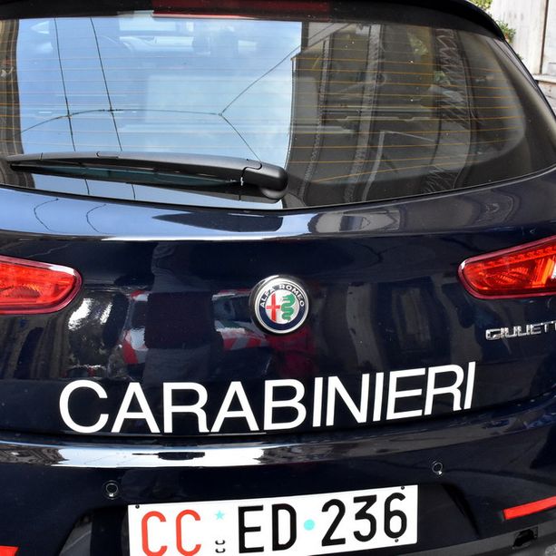 Rivoli: invita l’ex fidanzato a casa e lo accoltella alla schiena, 46enne arrestata dai carabinieri