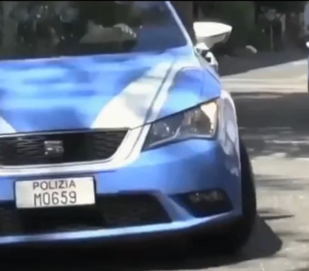 Accecato dalla gelosia, spara contro l'auto dell'ex compagna: Polizia a caccia di un 31enne