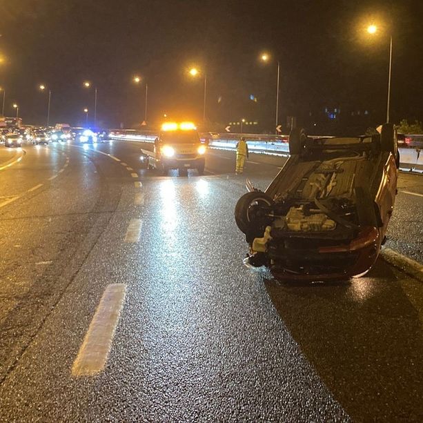 Auto si ribalta in mezzo alla carreggiata sulla Tangenziale Nord: paura tra i veicoli in transito