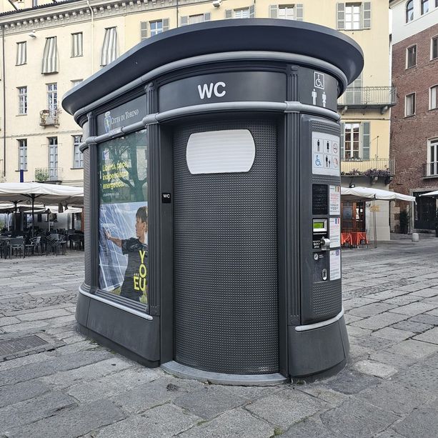 A Torino vespasiani rotti o vandalizzato. Firrao (Torino Bellissima): &quot;Aumentiamo i servizi pubblici a pagamento con un bando&quot;