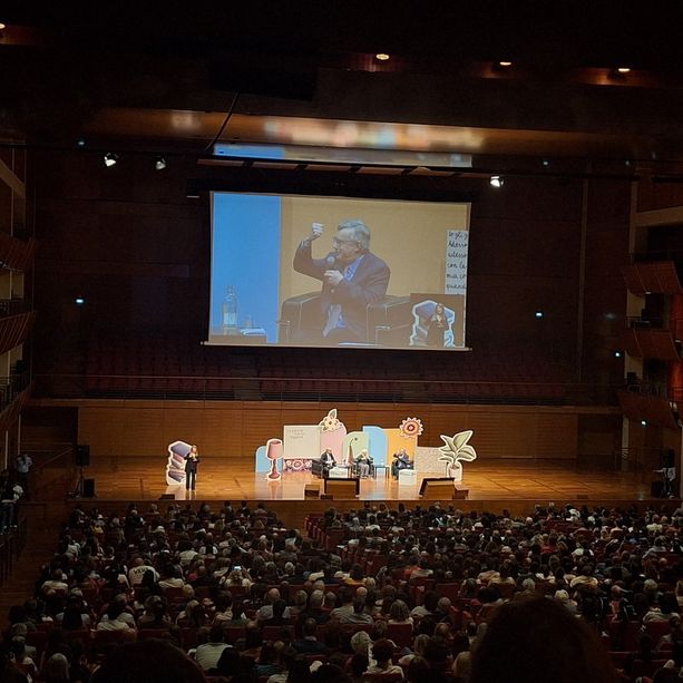 Barbero mania al Salone del Libro: in migliaia per &quot;La guerra delle parole&quot;