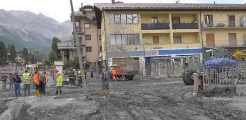 Bardonecchia tra fango e voglia di normalità. Proseguono i lavori e anche i Lions danno il loro contributo alla ripartenza