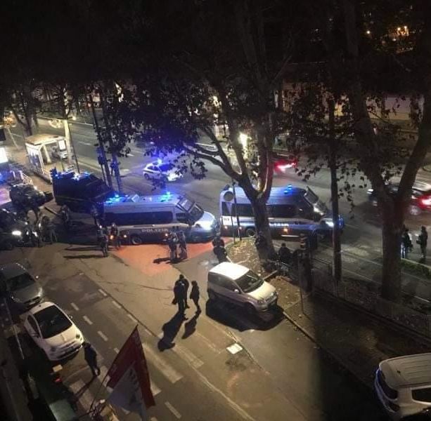 Alba movimentata a Torino: perquisizione in corso al centro sociale Askatasuna