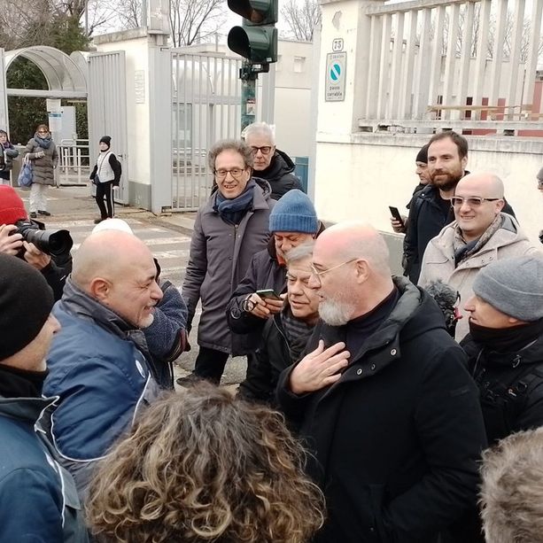Bonaccini ai cancelli di Mirafiori: &quot;Torniamo a parlare con gli operai&quot; [FOTO e VIDEO]