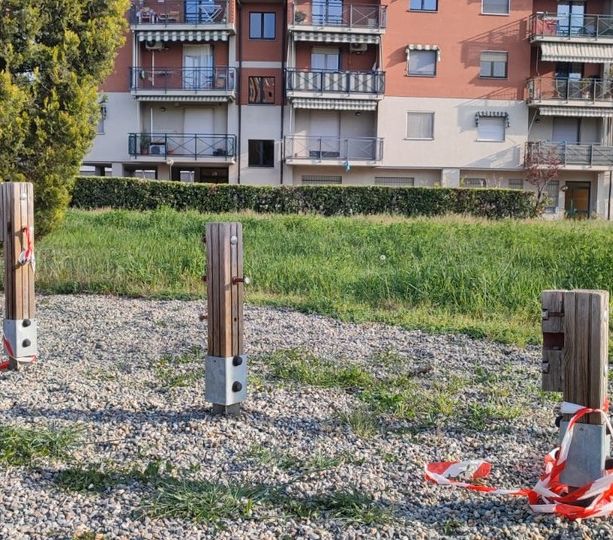 Borgata Frassati, vivere tra auto incendiate e abbandono: la denuncia dei residenti [FOTO]