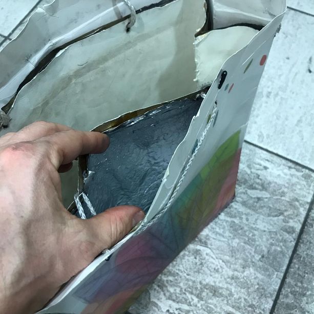 Ruba al Lego Store di via Roma con una borsa schermata: arrestato dagli agenti della polizia municipale