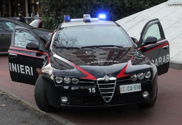 Distraevano gli anziani per rubargli il bancomat: 3 arresti