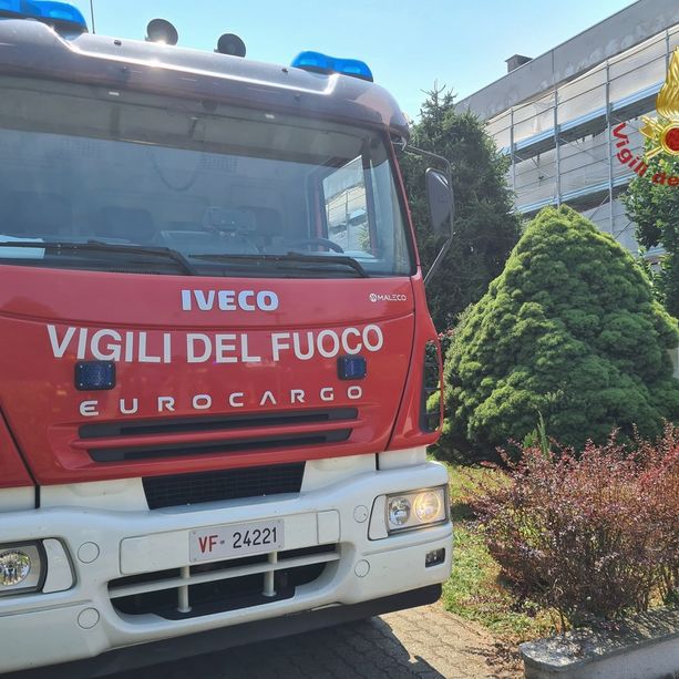 Esplosione e crollo di un ponteggio a Settimo Torinese: un ferito. L'intervento dei Vigili del Fuoco [FOTO]