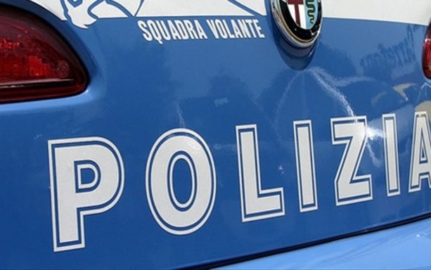 Maxi rissa tra bande sabato pomeriggio ad Aurora: un uomo si presenta con una katana