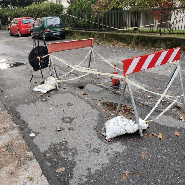 Pioggia e maltempo, in città si moltiplicano le buche: “Alcune sono così da un anno, servono più fondi”