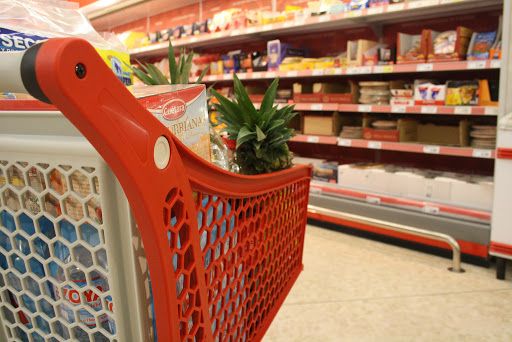 Crisi e povertà a Torino, il Comune rilancia i Buoni spesa: 4,5 milioni di euro per aiutare 13mila famiglie