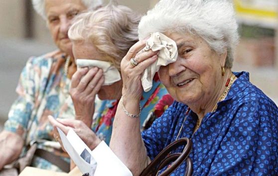 Emergenza caldo, parte il piano per aiutare gli anziani che passano l'estate in città