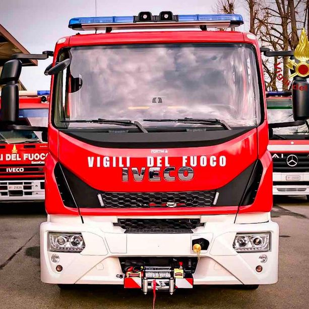 Incendio in un palazzo di via Spontini, otto persone intossicate