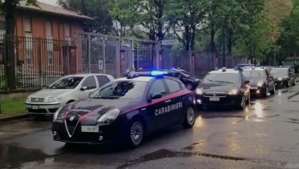 Primo maggio con rissa in piazza d'Armi: il controllo anti assembramento porta all'arresto di 6 peruviani