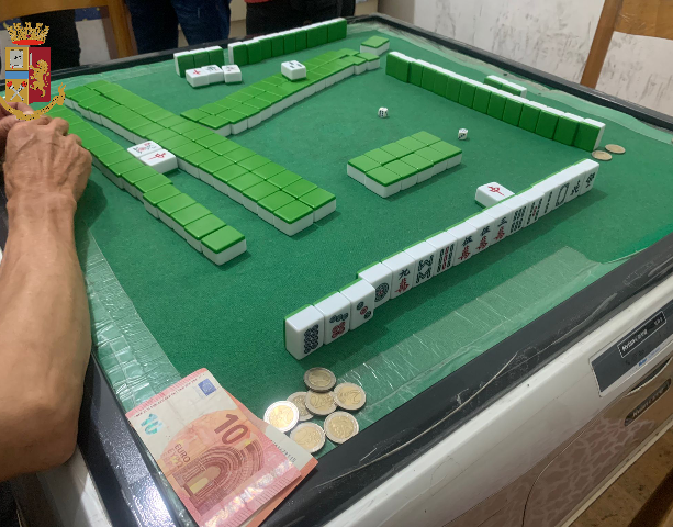 Barriera di Milano, l'appartamento era una sala da gioco clandestina: 5 denunciati