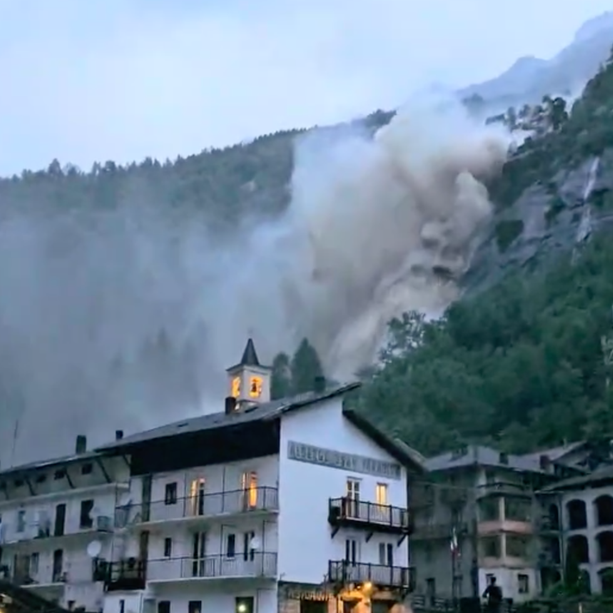 Le immagini della spaventosa cascata di pioggia sopra l’abitato di Noasca [VIDEO]
