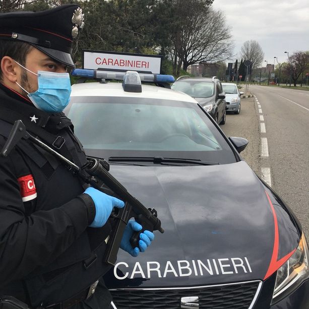 &quot;Mio figlio è morto e ho bisogno di soldi&quot;, ma era tutto falso: arrestato l'uomo che ha provato a estorcere denaro al parroco