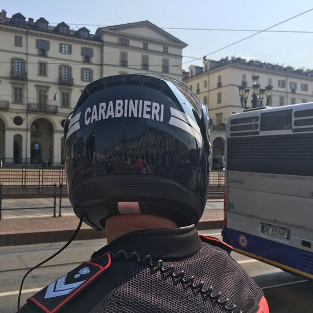 Ladro acrobata tenta un furto in appartamento: arrestato