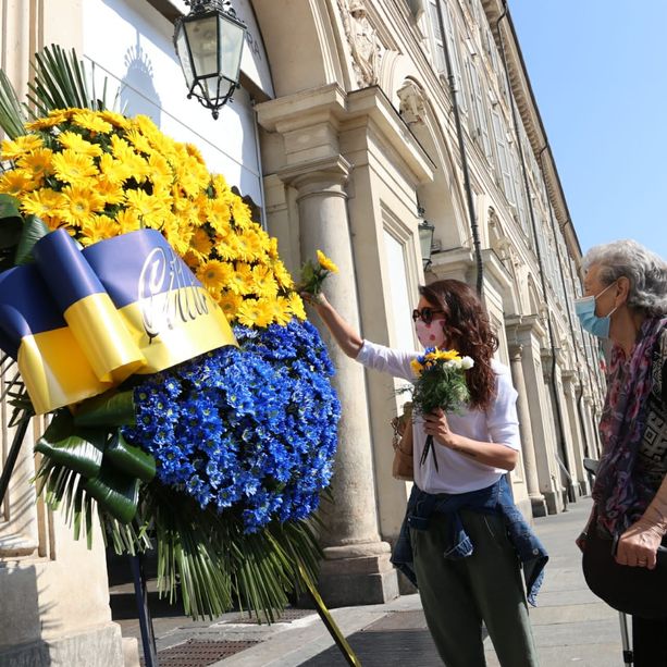 Piazza San Carlo, il dovere di non dimenticare: Torino ricorda la drammatica notte del 3 giugno 2017 [VIDEO e FOTO]