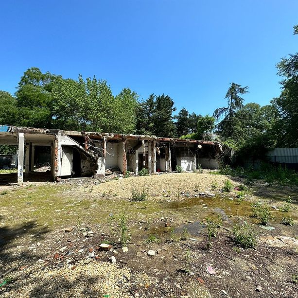 Lo Chalet “perde” un’altra estate: nell’ex discoteca ancora ruderi a causa della burocrazia
