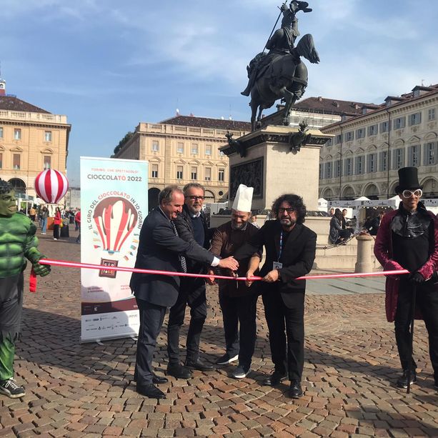 Torino capitale della dolcezza, inaugurato Cioccolatò: “Mostriamo al mondo le nostre eccellenze” [FOTO]