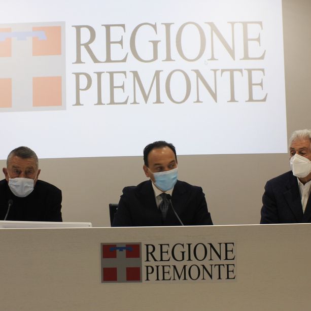 Pfizer taglia i vaccini, Cirio: “Concluderemo comunque la prima fase entro il 21 febbraio” [VIDEO]