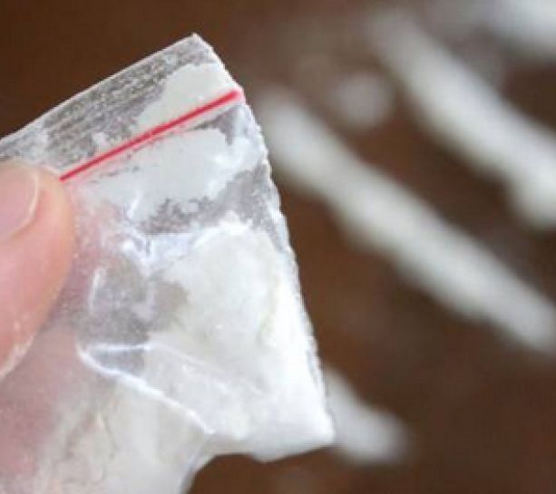 La droga scorre a fiumi nei centri commerciali: sequestrati 11,3 kg di cocaina e hashish