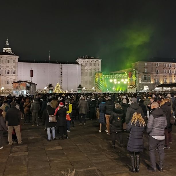 Alcol vietato, no botti e controlli ai varchi:  regole e divieti per i concerti di Capodanno e 1° gennaio a Torino