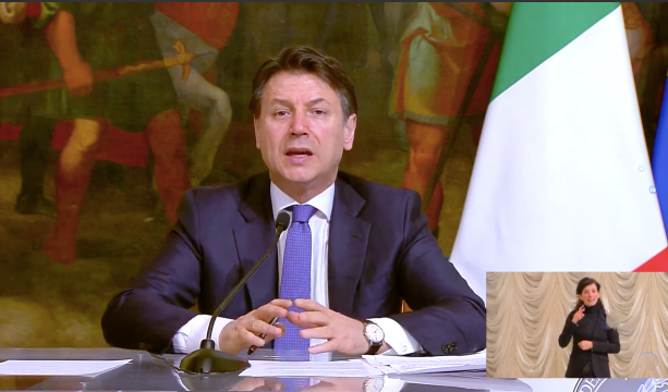 Conte firma un nuovo Decreto: &quot;Subito 4,3 miliardi ai Comuni. I sindaci potranno aiutare i bisognosi&quot;