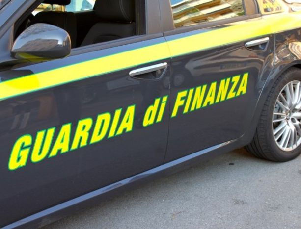 Finto odontoiatra scoperto dalla guardia di finanza: visitava i pazienti senza avere la laurea