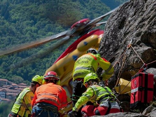 Tragedia nella zona della Sacra di San Michele, escursionista precipita per una quarantina di metri e perde la vita