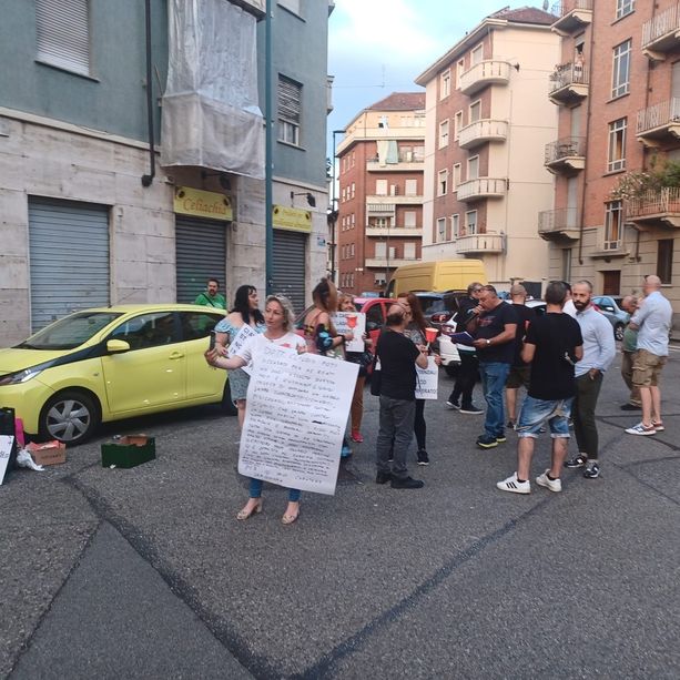 Il caso-Bibbiano arriva a Torino, lo psicoterapeuta Claudio Foti contestato alla presentazione del suo ultimo libro