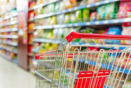 L'inflazione travolge anche Torino: in un anno benzina, bollette, frutta e verdura trascinano i prezzi verso l'alto