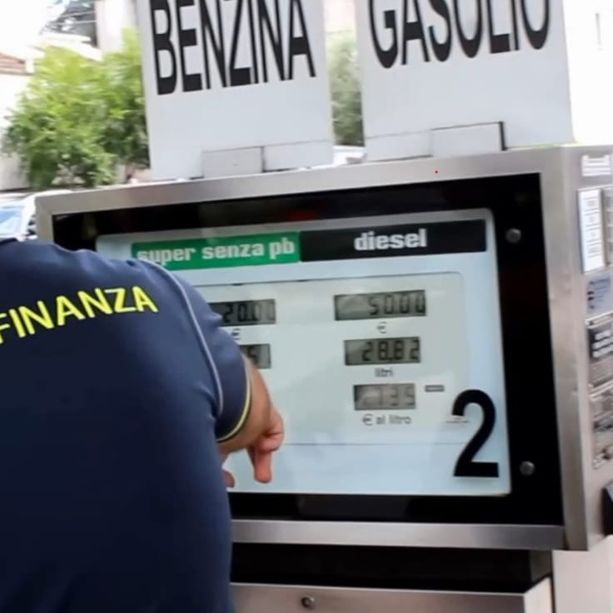 Caro carburanti, la Guardia di Finanza controlla i distributori: violazioni in più di un caso su 4