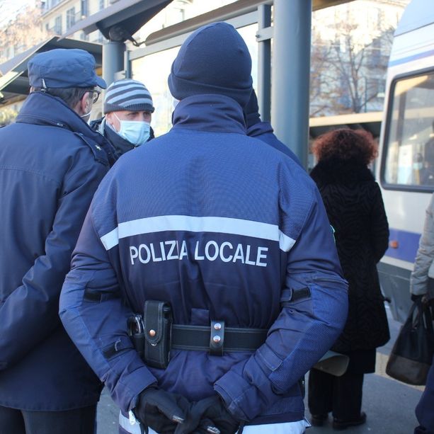 La denuncia di una Consigliera della 8: &quot;Clochard costretto a scendere dal bus 'perché puzza'&quot;