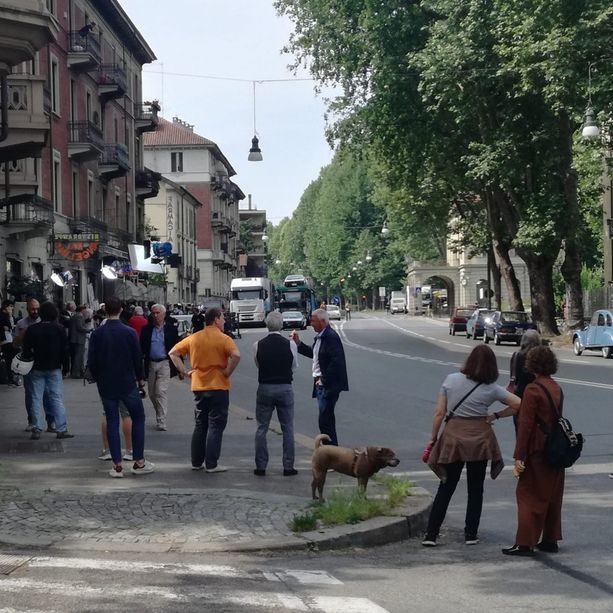 Dopo Eurovision, Torino si dà al cinema: corso Moncalieri si ferma per Scamarcio