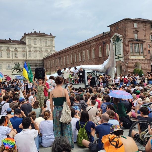 “Unitevi alla lotta”: il corteo dei giovani ambientalisti sveglia Torino sull'emergenza climatica