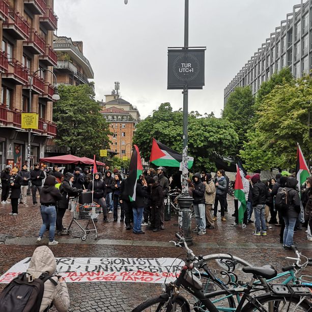 Fuori i sionisti dalle università. Partito da Palazzo Nuovo il corteo verso il Valentino