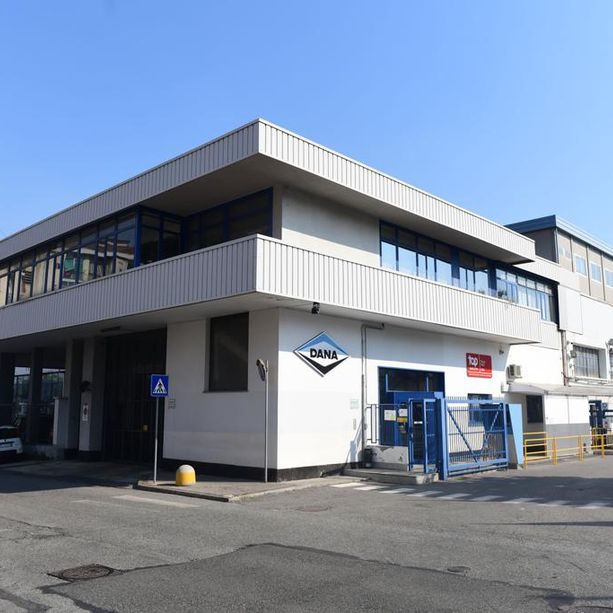 Dramma a Rivoli, operaio di 61 anni muore mentre sta lavorando alla Dana Graziano