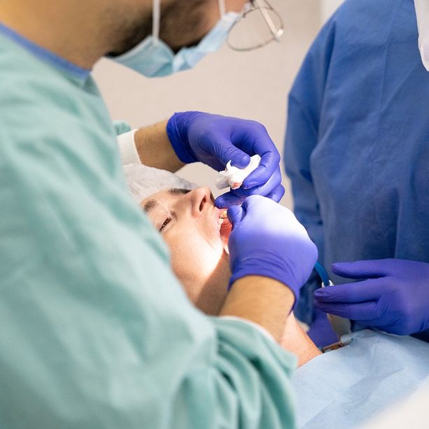 Denunciati 2 dentisti torinesi No Vax: in Italia oltre 300 sanitari non vaccinati