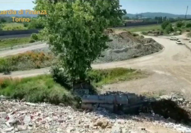 Due discariche abusive a Settimo Torinese e Leini: la Finanza denuncia 4 persone per reati ambientali [VIDEO]