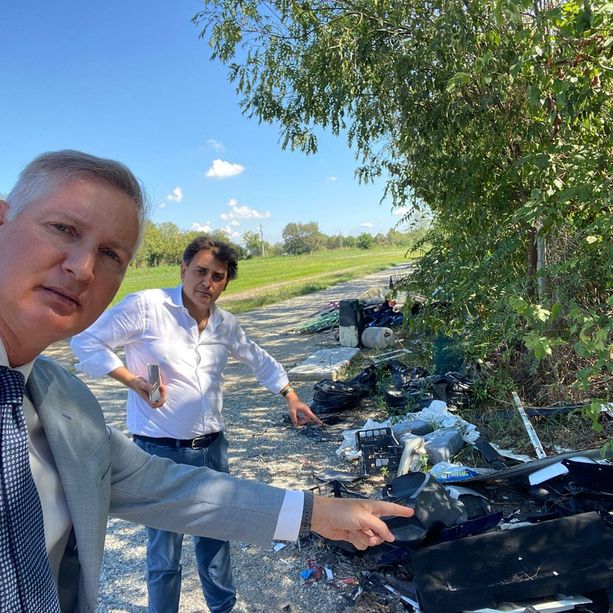 Via delle Vallette come una discarica a cielo aperto, Crescimanno: &quot;Segnaleremo ad Amiat questa indecenza&quot;
