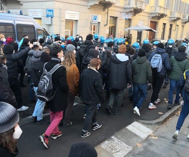 Gli agenti replicano a Lo Russo: &quot;I manganelli per rispondere a chi si infiltra per creare disordini&quot;