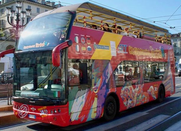 &quot;Coronavirus sul commercio come uno tsunami&quot;: a Torino turismo d'affari, guide turistiche e agenzie viaggi perdono oltre l'80% del fatturato