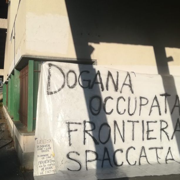 Claviere, gli anarchici occupano l'ex dogana: &quot;Un rifugio autogestito per accogliere i migranti&quot;